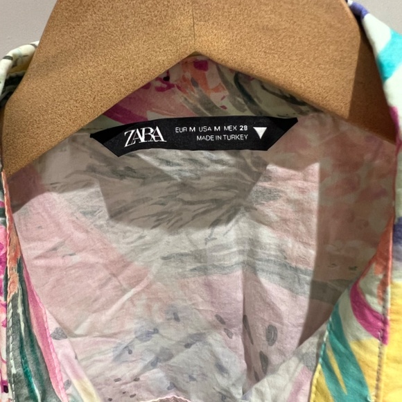 Zara Crop Button Up - Picture 2 of 3